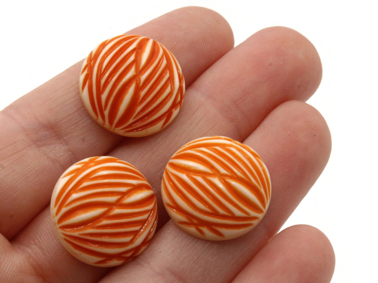 10 18mm Stripe Pattern Round White and Orange Vintage West German Plastic Cabochons bJ2
